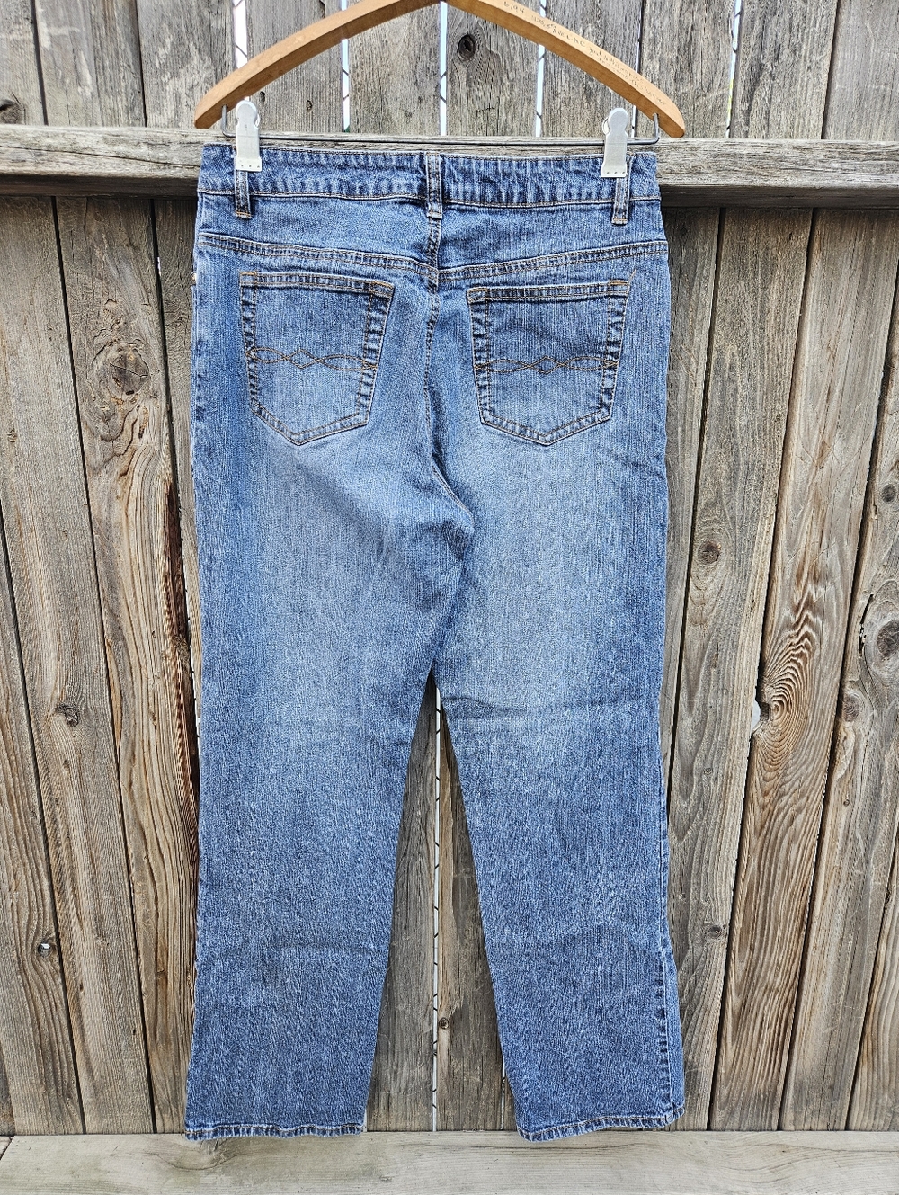 Classic Women's Blue Jeans - Comfortable Everyday Fit Size 8 - Picture 9 of 12